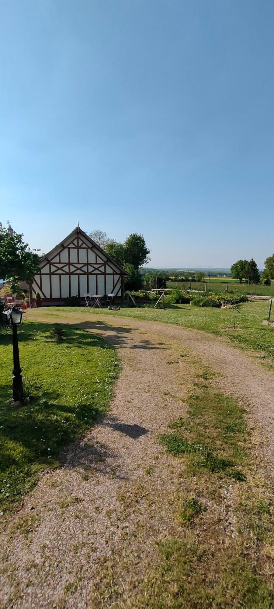 Les Lys Jolie Suite Parentale Privative Deux Adultes Avec Sdd Pertheville-Ners Exterior photo