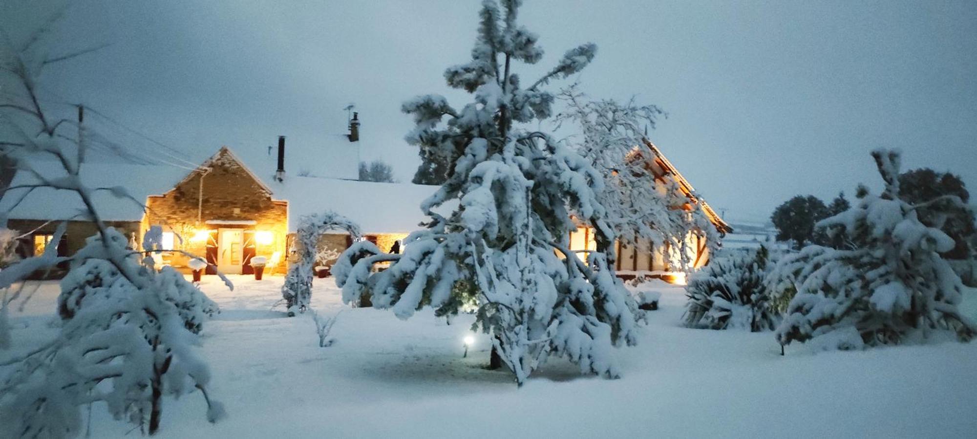 Les Lys Jolie Suite Parentale Privative Deux Adultes Avec Sdd Pertheville-Ners Exterior photo