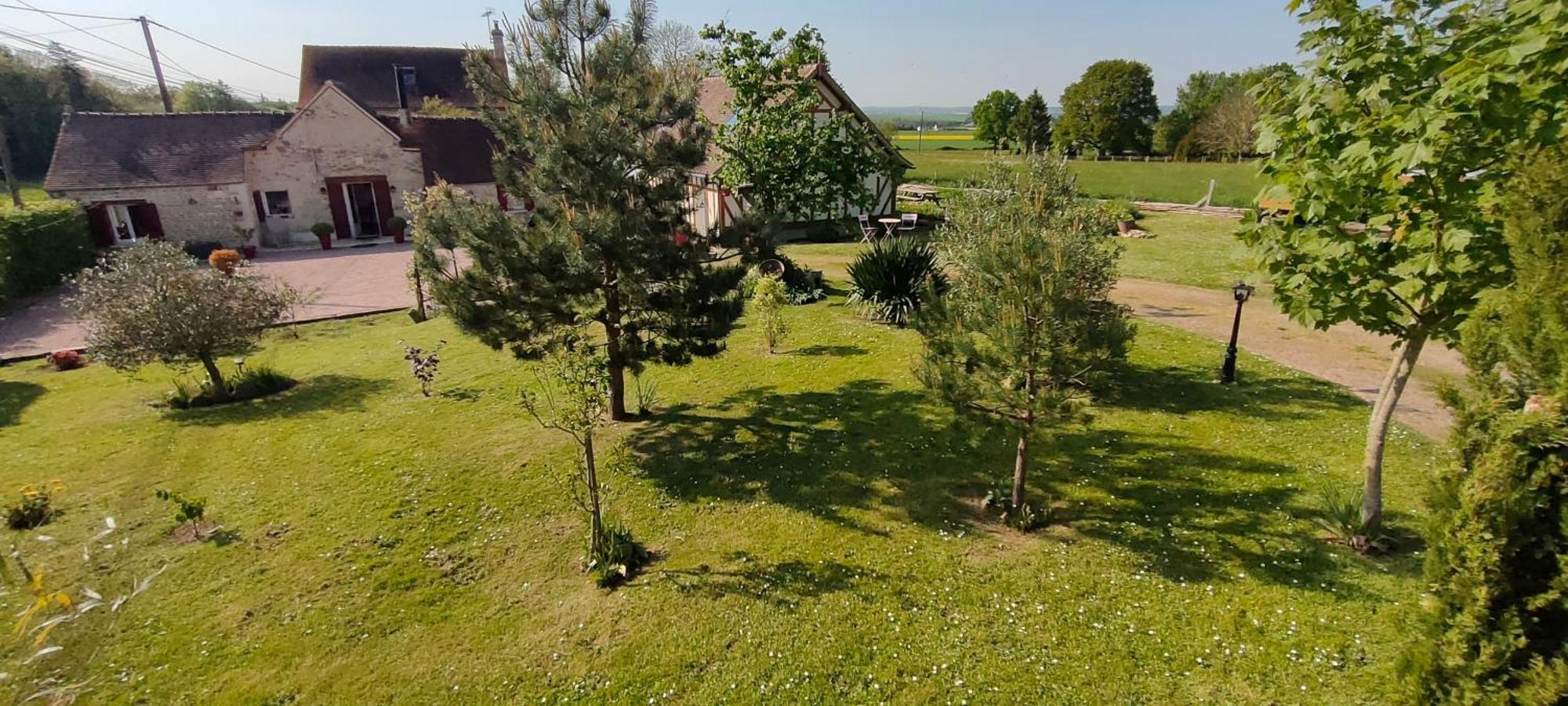 Les Lys Jolie Suite Parentale Privative Deux Adultes Avec Sdd Pertheville-Ners Exterior photo